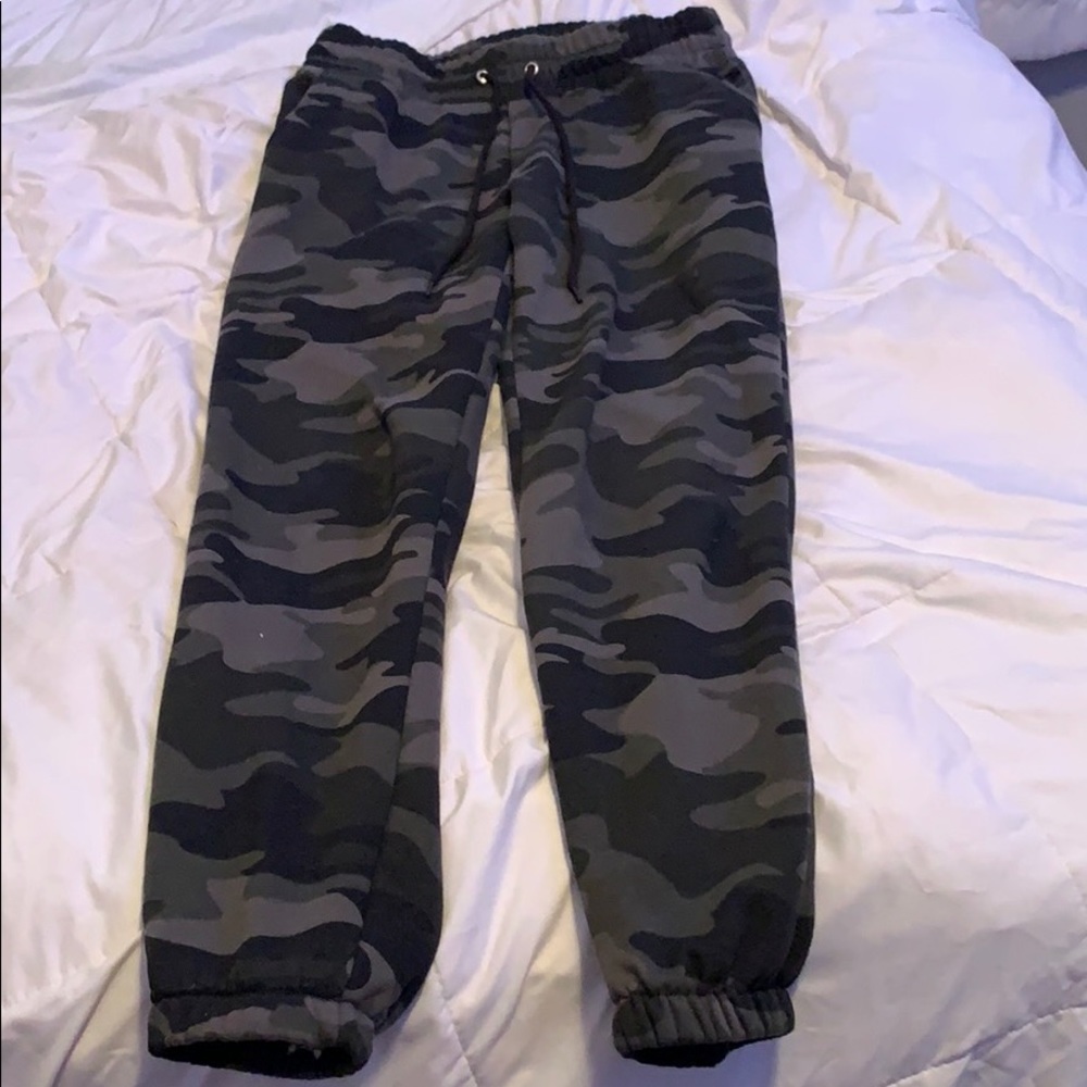 Women’s XS Camouflage joggers